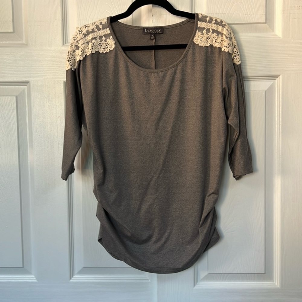 Luxology Gray and White Blouse Top Size Medium